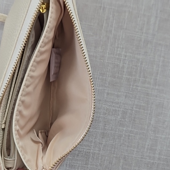 Lovely Cream-colored Small Handbag - Picture 10 of 13